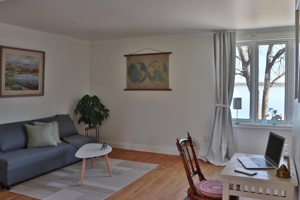Captivating Harbor View Apartment